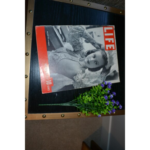 Antique Life Magazine Prettiest in Paradise December 20, 1937 - Picture 2 of 6